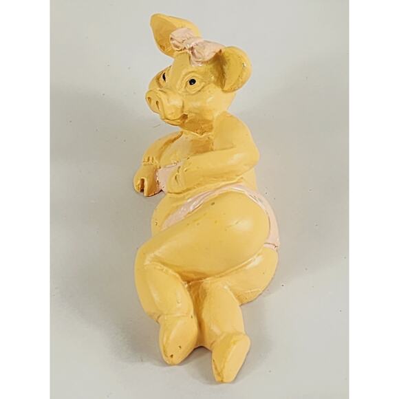 Bikini Pig On The Beach Figurine Piglet Piggy 3 1/4" Resin 90s Pig Lover Vintage - Picture 4 of 12